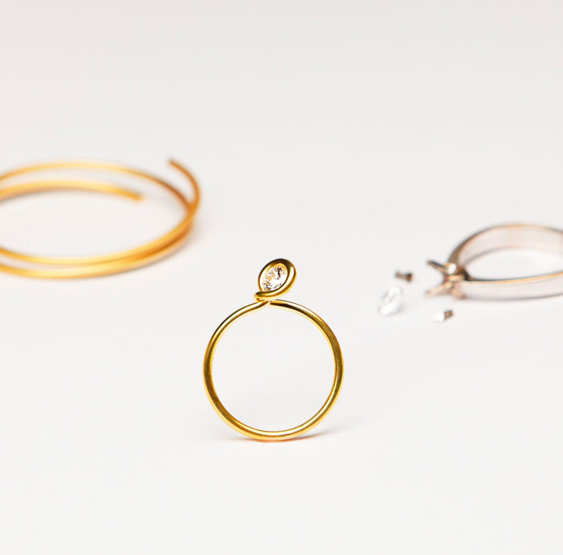 18k gold ring with diamonds