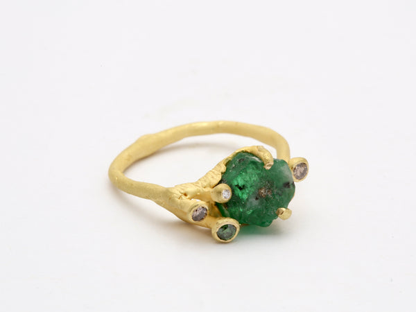 18k gold ring with raw emerald 