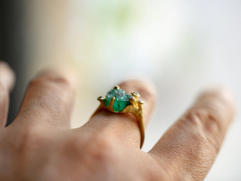 18k gold ring with raw emerald 