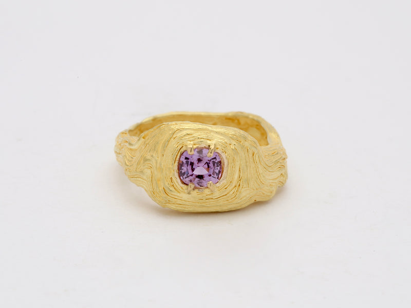 gold ring with Madagascar Sapphire