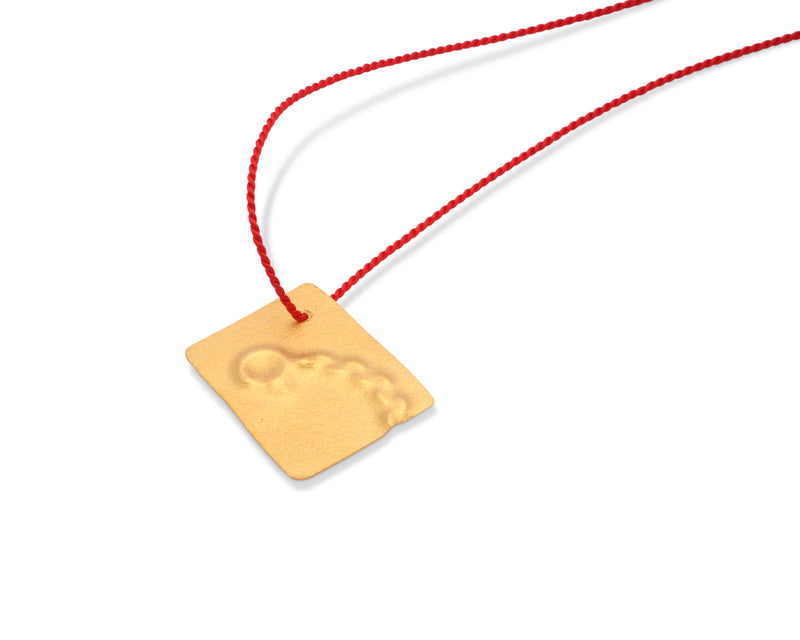 Guldgubber Fine gold pendant with lock imprint and red silk cord